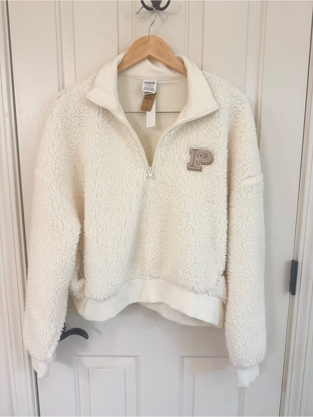 BRAND NEW! PINK Victoria's Secret Cream Sherpa Pullover with Tag